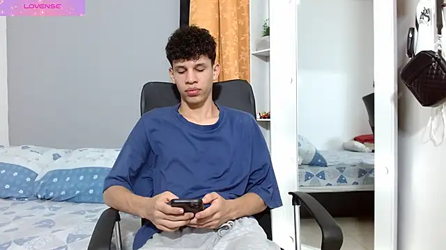 Snapshot of jeff_ross chatting on December 6, 5:44 pm jeff ross online show from December 6, 5:44 pm