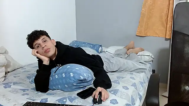 Snapshot of jeff_ross chatting on December 16, 8:48 pm jeff ross online show from December 16, 8:48 pm