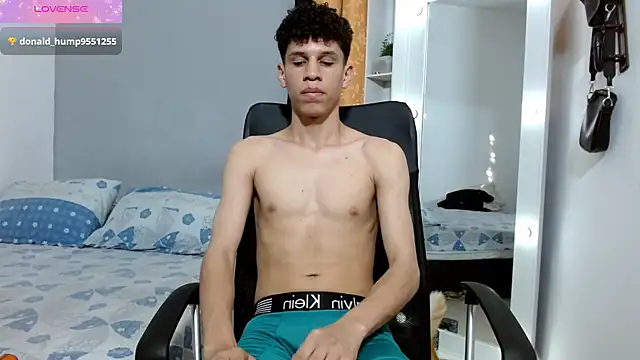 Snapshot of jeff_ross chatting on December 19, 8:44 pm jeff ross online show from December 19, 8:44 pm