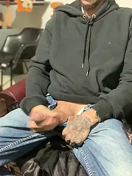 Snapshot of 27powercm chatting on February 15, 1:10 am 27powercm online show from February 15, 1:10 am