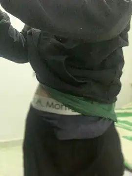 Snapshot of 27powercm chatting on February 25, 5:19 am 27powercm online show from February 25, 5:19 am