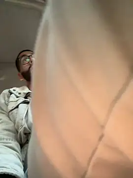 Snapshot of indosmoke chatting on March 1, 2:04 am indosmoke online show from March 1, 2:04 am