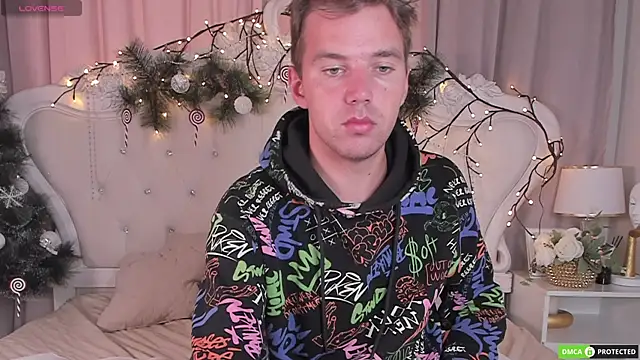 ArthurWhitee online show from December 16, 8:08 am