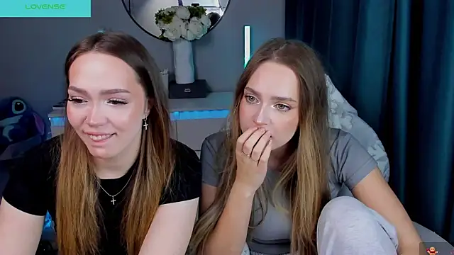 Snapshot of YaraKroft_ chatting on December 16, 5:29 pm YaraKroft online show from December 16, 5:29 pm