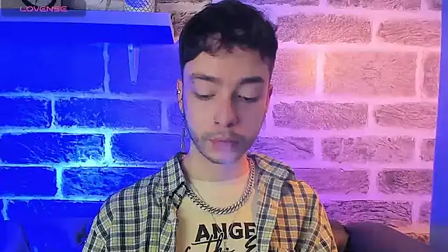 Snapshot of noah_ricci chatting on September 25, 12:31 pm noah ricci online show from September 25, 12:31 pm