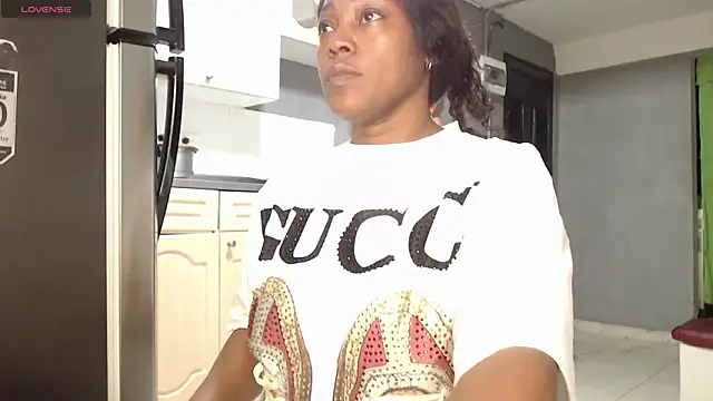 Snapshot of kimberley_123 chatting on December 28, 11:48 pm kimberley 123 online show from December 28, 11:48 pm