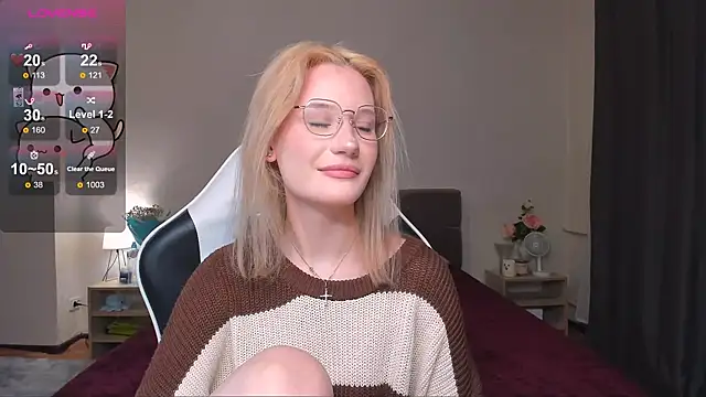 Snapshot of DearLia chatting on December 17, 12:56 am DearLia online show from December 17, 12:56 am