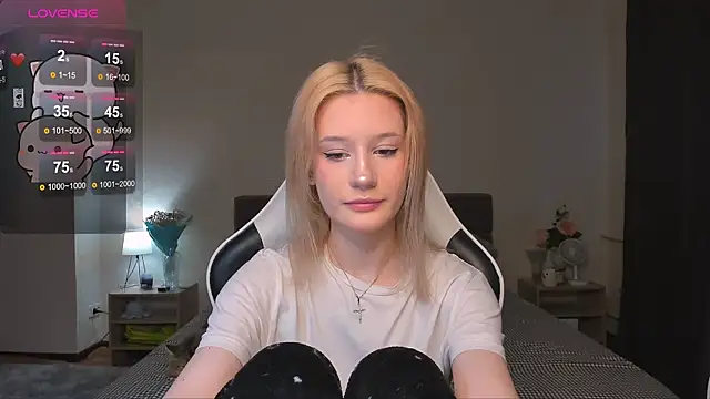 Snapshot of DearLia chatting on December 26, 5:26 am DearLia online show from December 26, 5:26 am