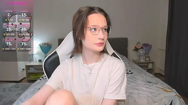 Snapshot of DearLia chatting on February 23, 4:46 pm DearLia online show from February 23, 4:46 pm