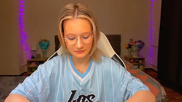 Snapshot of DearLia chatting on September 10, 8:42 pm DearLia online show from September 10, 8:42 pm