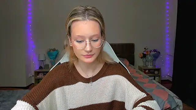 Snapshot of DearLia chatting on September 12, 9:04 pm DearLia online show from September 12, 9:04 pm