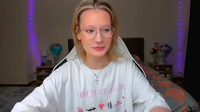 Snapshot of DearLia chatting on September 13, 9:25 pm DearLia online show from September 13, 9:25 pm