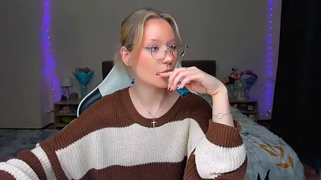 Snapshot of DearLia chatting on September 20, 7:59 pm DearLia online show from September 20, 7:59 pm