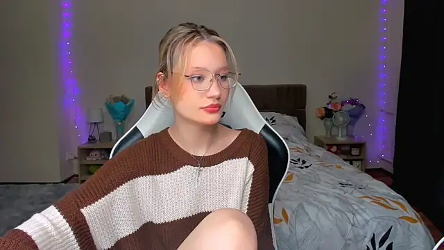 Snapshot of DearLia chatting on September 21, 8:21 pm DearLia online show from September 21, 8:21 pm