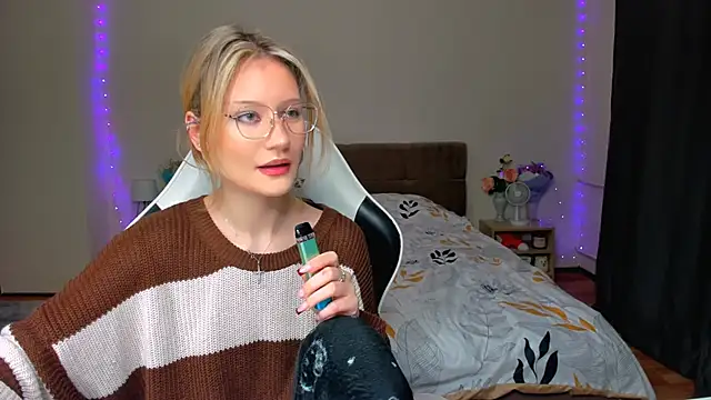 Snapshot of DearLia chatting on September 28, 8:14 pm DearLia online show from September 28, 8:14 pm