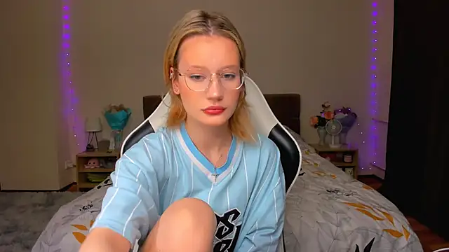 Snapshot of DearLia chatting on September 30, 8:14 pm DearLia online show from September 30, 8:14 pm