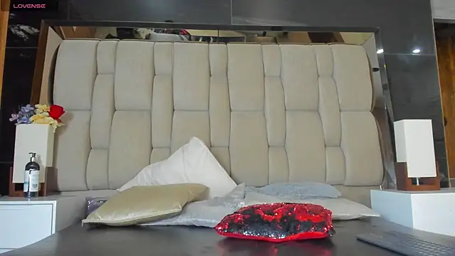 Snapshot of Hanna_lens chatting on March 12, 2:12 pm Hanna lens online show from March 12, 2:12 pm