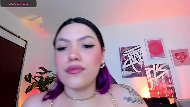 Snapshot of AnnieHuntters chatting on January 8, 2:25 am AnnieHuntters online show from January 8, 2:25 am