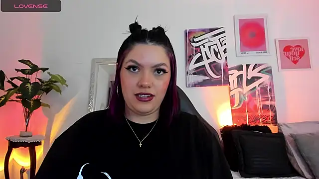 Snapshot of AnnieHuntters chatting on January 9, 2:43 am AnnieHuntters online show from January 9, 2:43 am