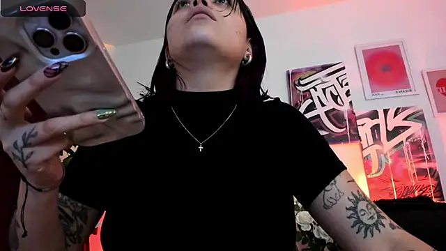 Snapshot of AnnieHuntters chatting on February 23, 3:56 am AnnieHuntters online show from February 23, 3:56 am