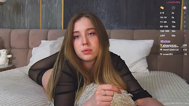 Snapshot of LoraineLuff chatting on January 10, 6:06 pm LoraineLuff online show from January 10, 6:06 pm