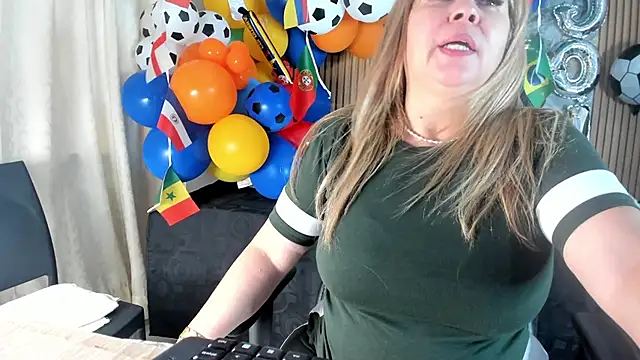 Snapshot of Danna_topless chatting on July 2, 12:22 pm Danna topless online show from July 2, 12:22 pm