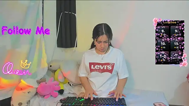 litle mily  online show from April 5, 12:52 am