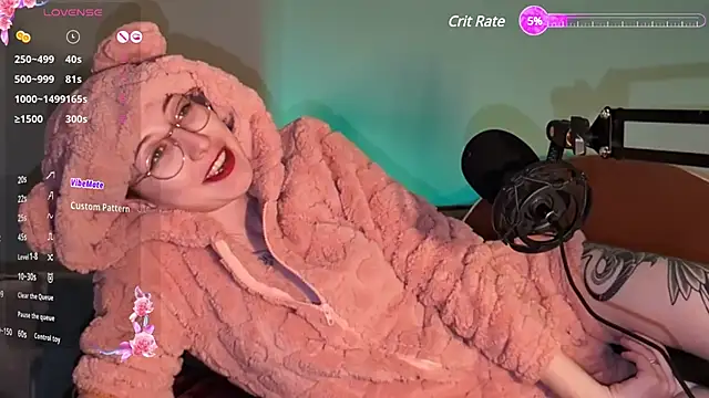 lovelylucyy online show from February 2, 3:10 am