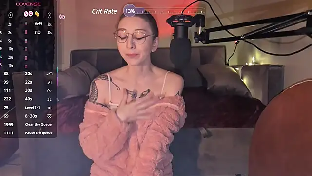 lovelylucyy online show from February 8, 11:24 pm