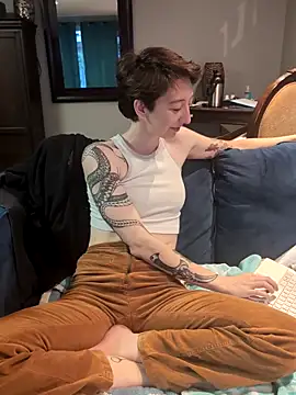 lovelylucyy online show from September 25, 10:35 pm