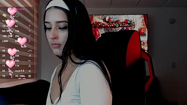 Snapshot of Charlotte_greys chatting on November 7, 9:15 pm Charlotte greys online show from November 7, 9:15 pm