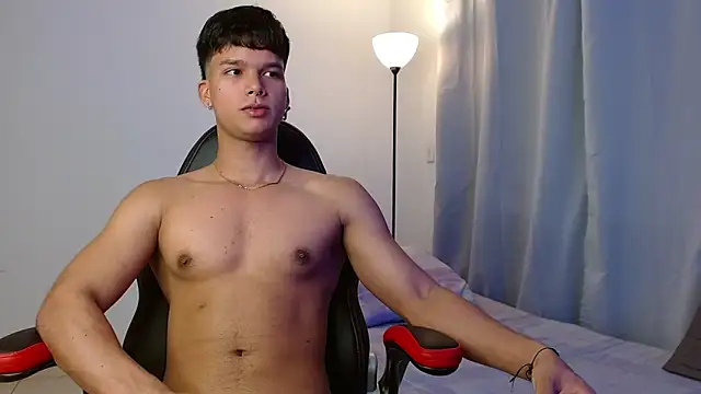 Snapshot of lous_g chatting on January 9, 4:08 am lous g online show from January 9, 4:08 am