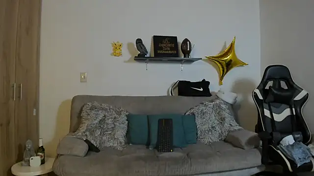 julian wallace online show from November 25, 3:01 pm