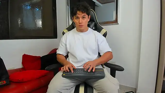 julian wallace online show from February 7, 7:39 pm