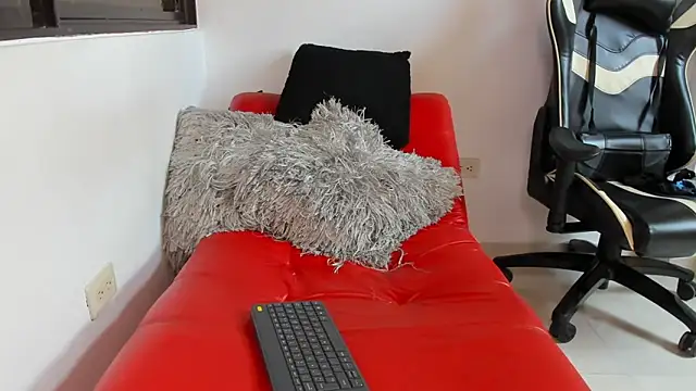 julian wallace online show from April 9, 6:24 pm