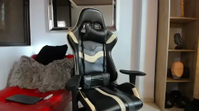 julian wallace online show from April 15, 6:37 pm