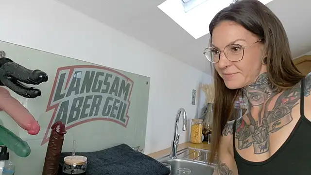 Snapshot of BrownieyQueen chatting on September 12, 7:52 am BrownieyQueen online show from September 12, 7:52 am