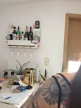 Snapshot of BrownieyQueen chatting on October 5, 5:06 am BrownieyQueen online show from October 5, 5:06 am