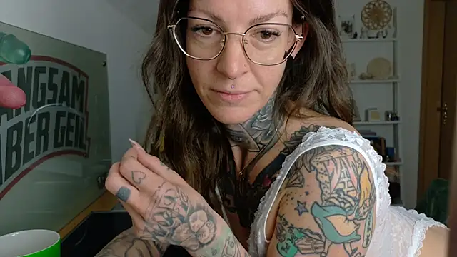 BrownieyQueen online show from April 2, 4:54 am