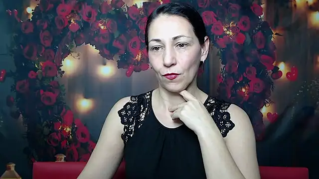 Snapshot of LiluGrants chatting on February 3, 1:51 pm LiluGrants online show from February 3, 1:51 pm