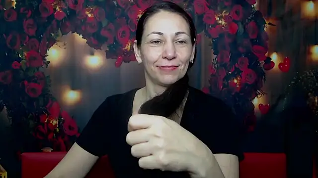 Snapshot of LiluGrants chatting on February 6, 4:53 am LiluGrants online show from February 6, 4:53 am