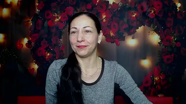 Snapshot of LiluGrants chatting on February 8, 7:04 am LiluGrants online show from February 8, 7:04 am