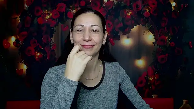 Snapshot of LiluGrants chatting on February 8, 10:18 am LiluGrants online show from February 8, 10:18 am