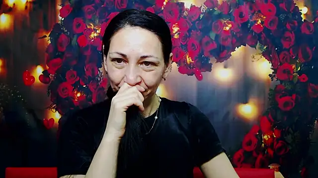 Snapshot of LiluGrants chatting on February 10, 10:19 pm LiluGrants online show from February 10, 10:19 pm