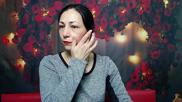 Snapshot of LiluGrants chatting on February 12, 1:19 am LiluGrants online show from February 12, 1:19 am