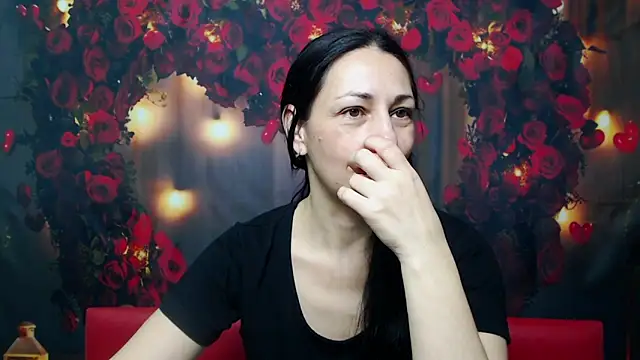 Snapshot of LiluGrants chatting on February 13, 4:32 am LiluGrants online show from February 13, 4:32 am