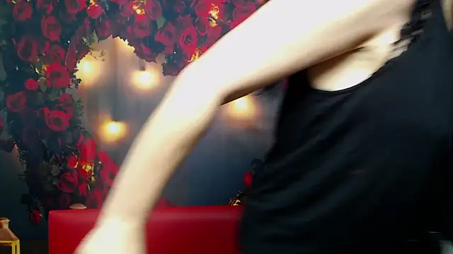 Snapshot of LiluGrants chatting on February 16, 5:04 am LiluGrants online show from February 16, 5:04 am