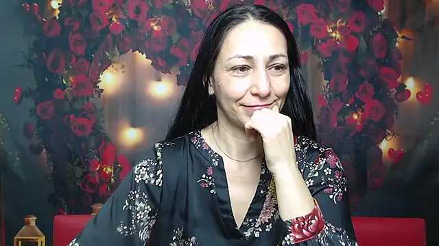 Snapshot of LiluGrants chatting on February 21, 5:35 am LiluGrants online show from February 21, 5:35 am