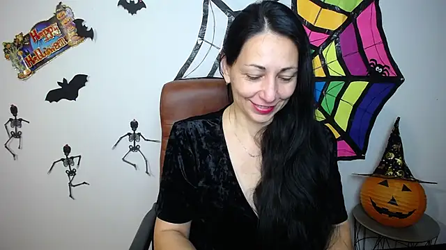 Snapshot of LiluGrants chatting on October 16, 6:20 pm LiluGrants online show from October 16, 6:20 pm