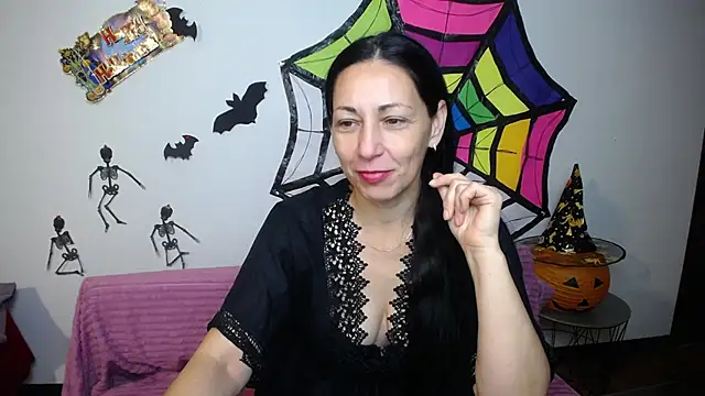 Snapshot of LiluGrants chatting on October 21, 6:30 pm LiluGrants online show from October 21, 6:30 pm